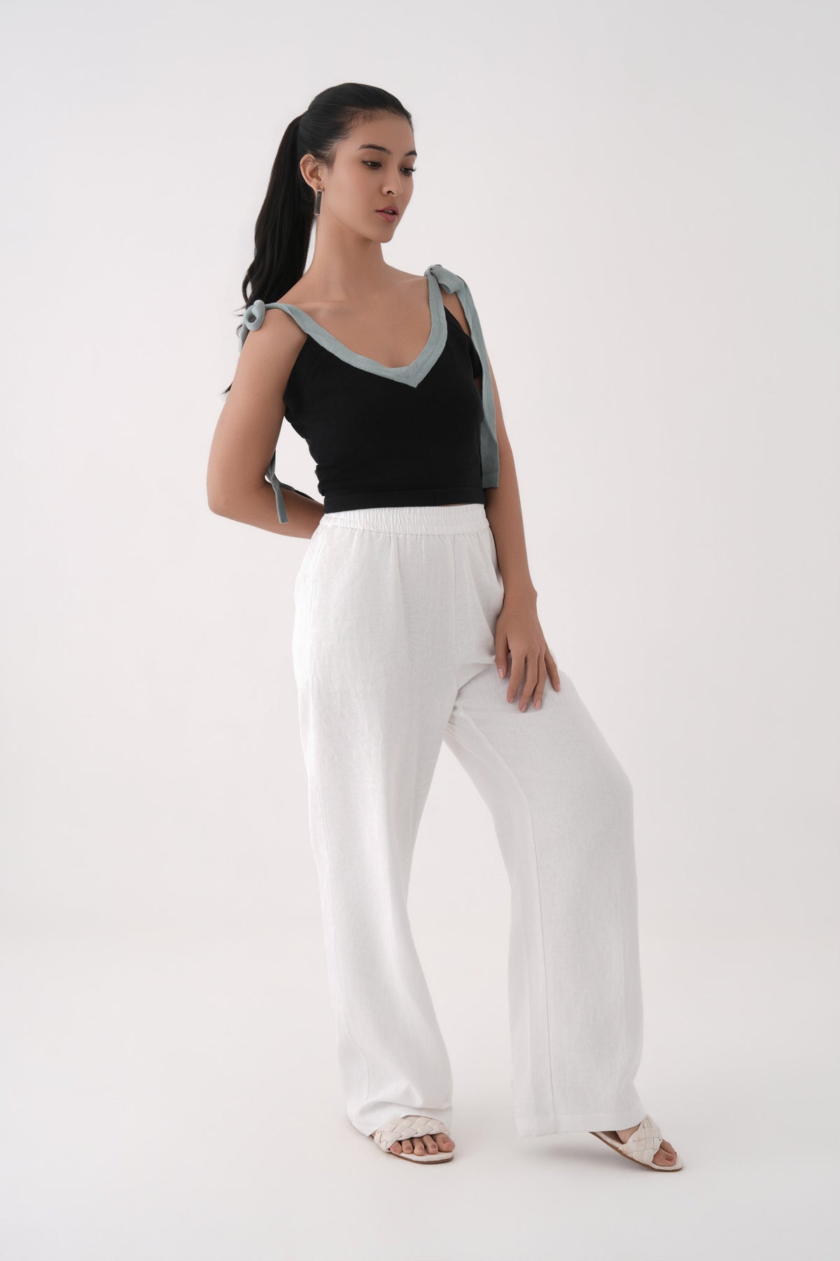 black v neck tie up strap knitted top