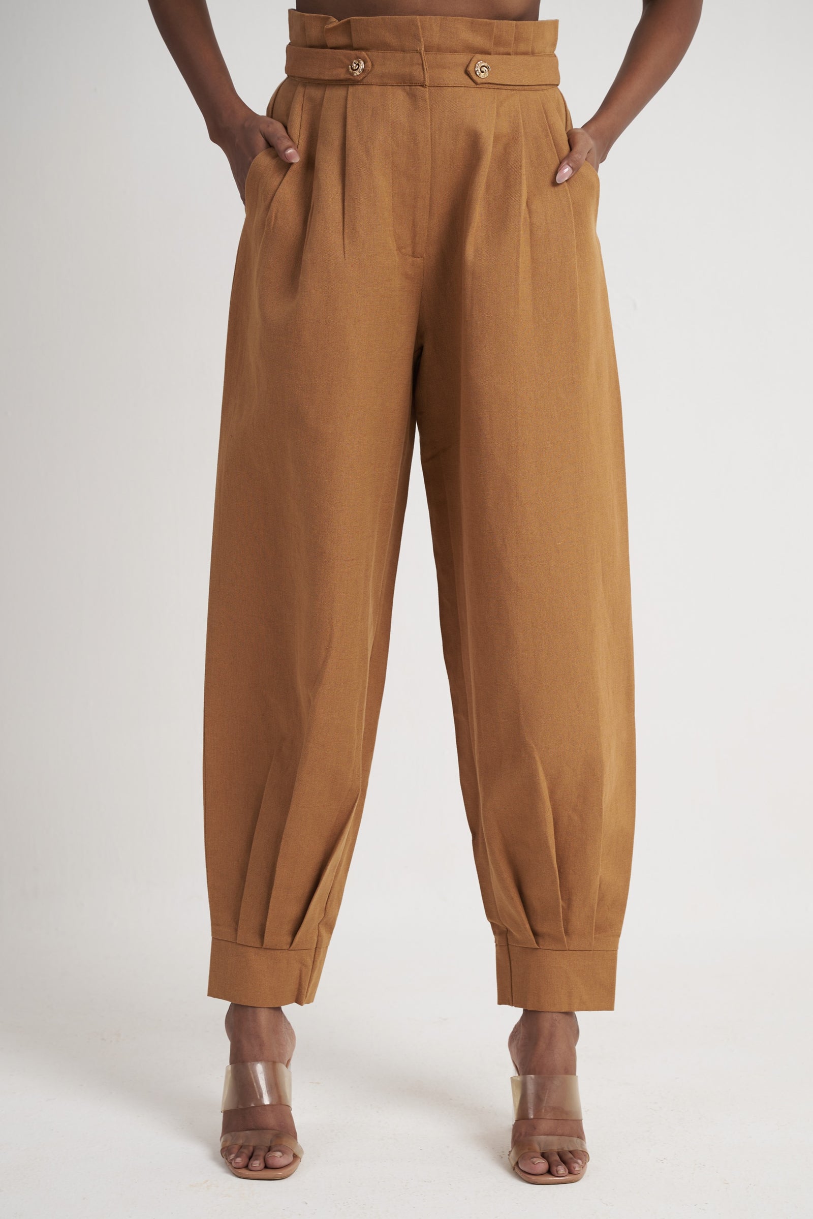 High-Rise Pleated Tapered Trouser in Chipmunk