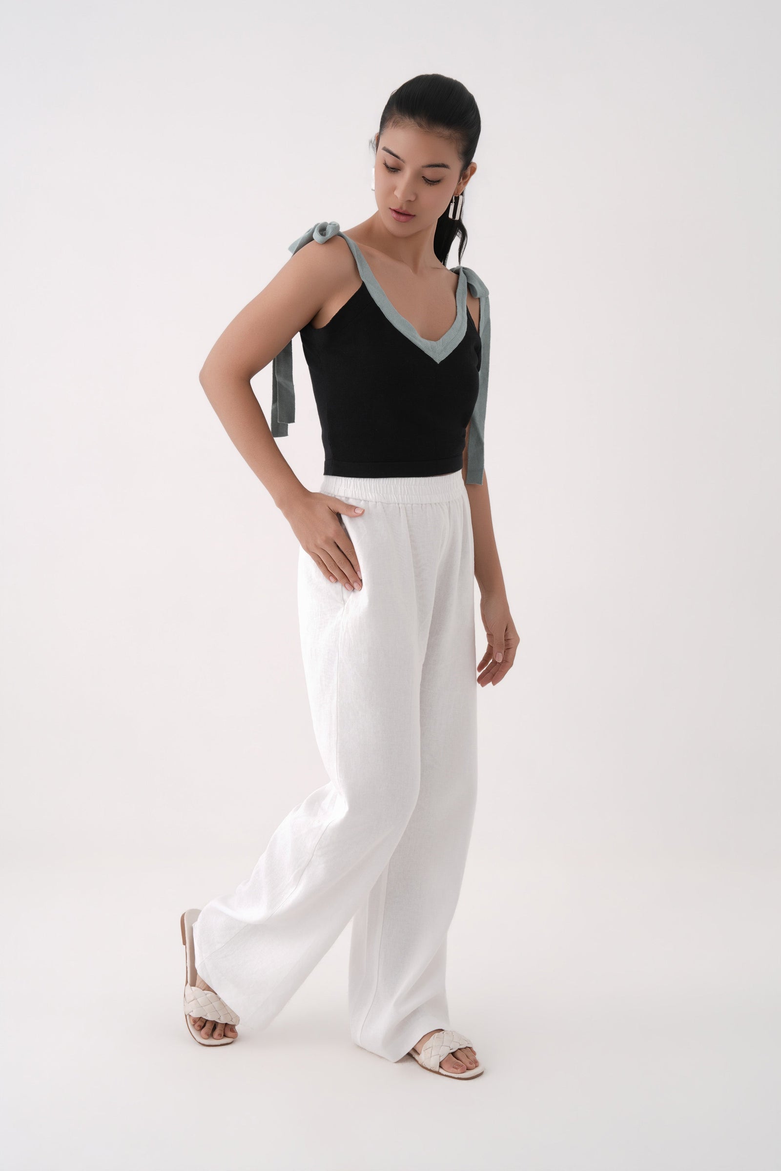 black v neck tie up strap knitted top