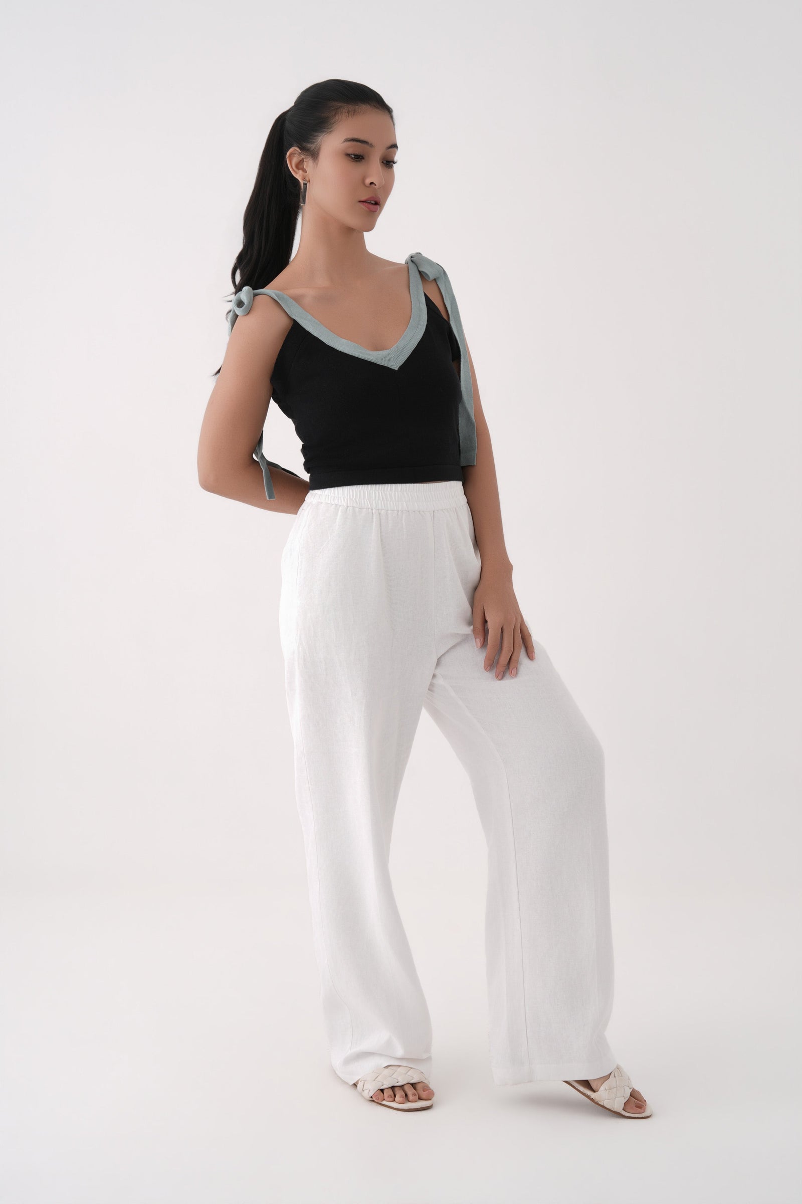black v neck tie up strap knitted top