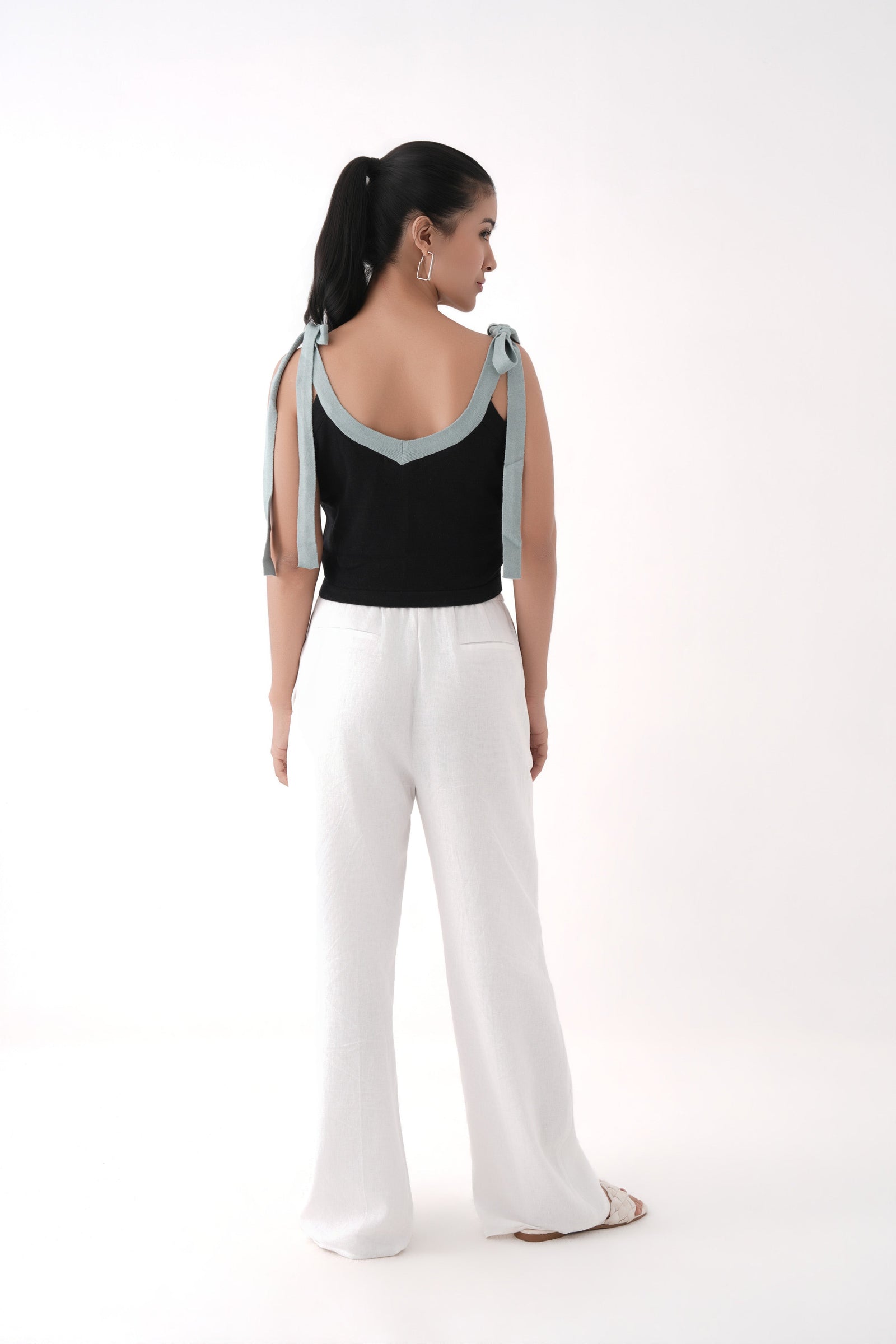 black v neck tie up strap knitted top
