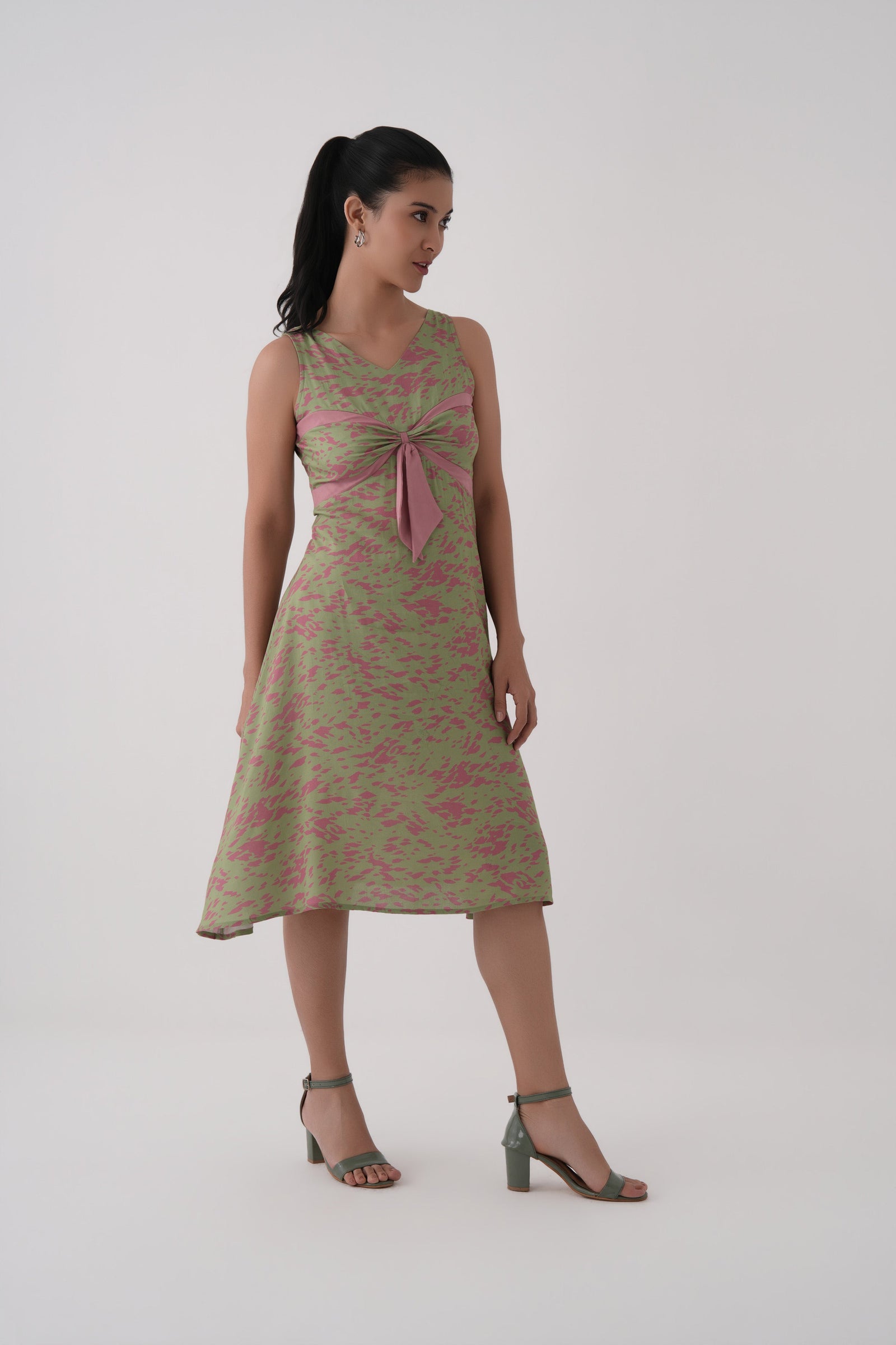 Women Tarragon Print Sleeveless Tie-Front Modal Midi Dress