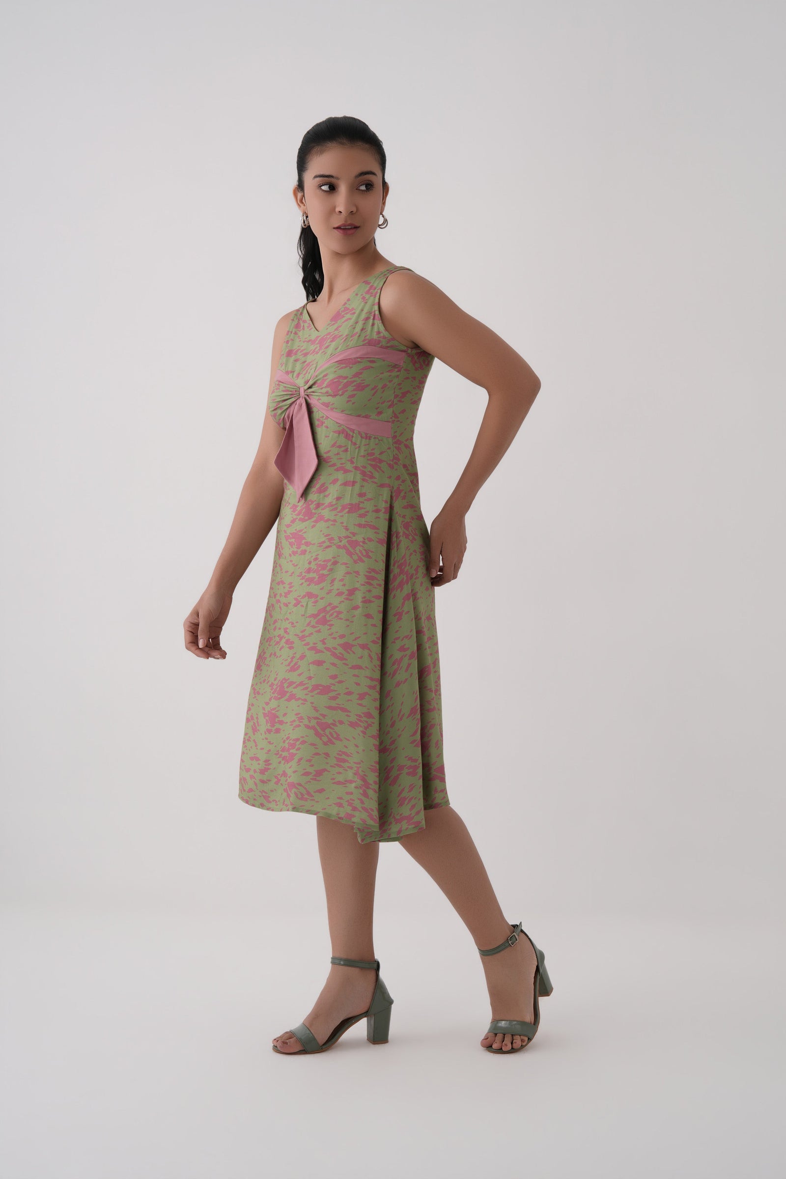 Women Tarragon Print Sleeveless Tie-Front Modal Midi Dress