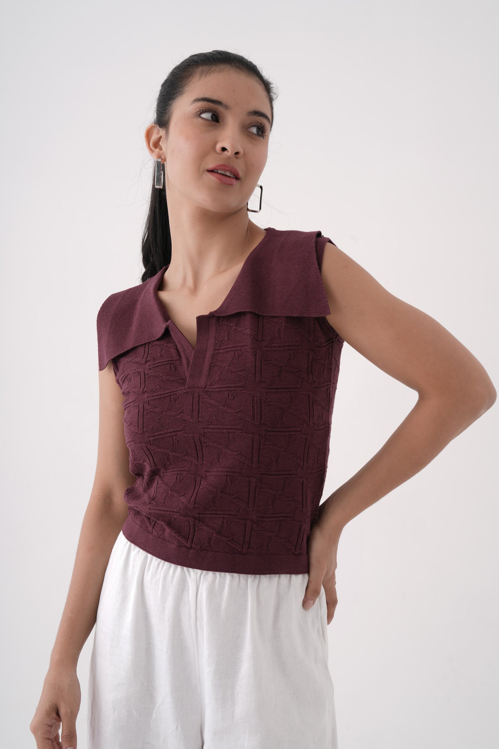 burgundy sleeveless knitted polo t-shirt