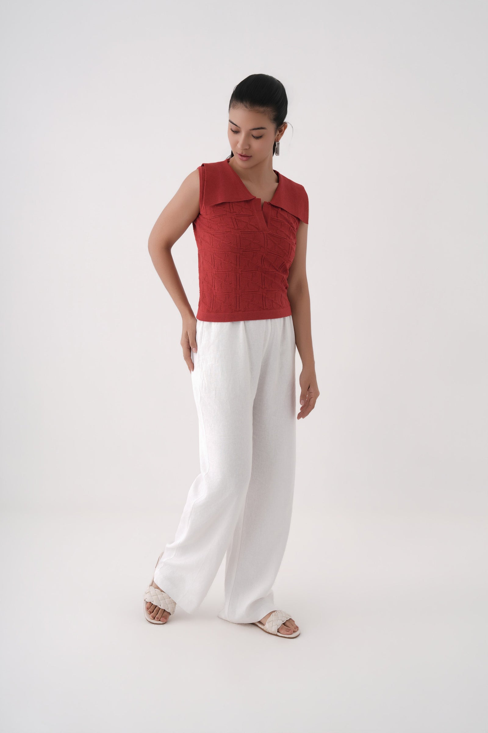 red sleeveless knitted polo t-shirt