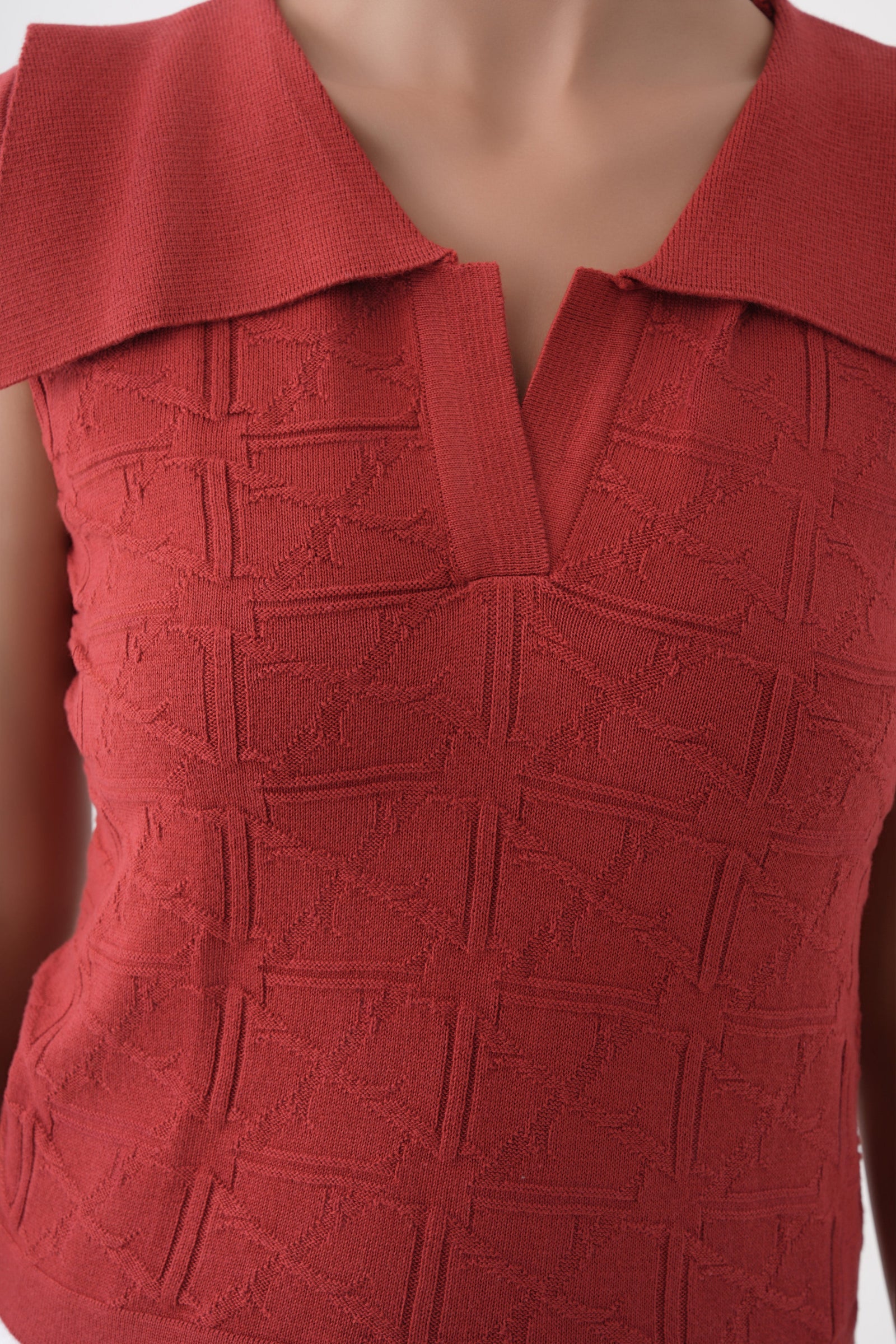 red sleeveless knitted polo t-shirt