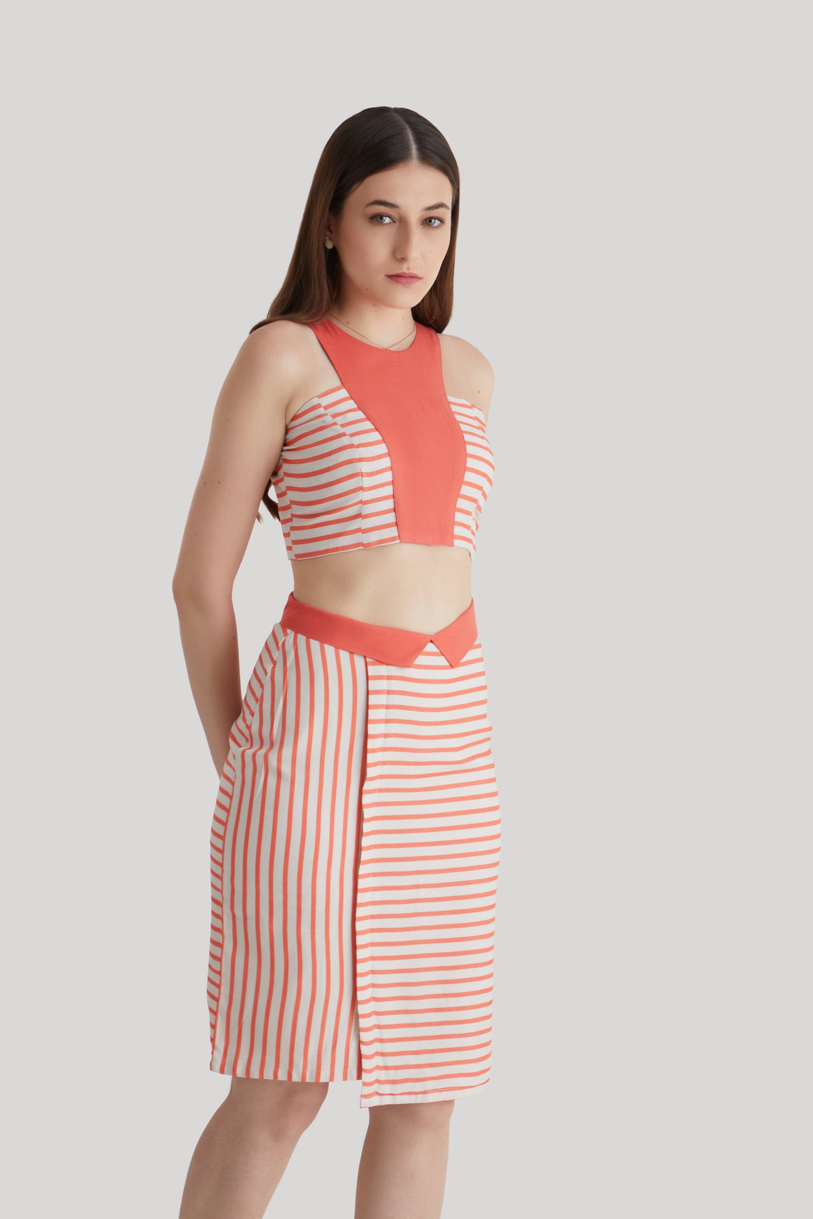 Woman  red and white striped Sleeveless Crop Top and High Waist Skirt Co-ord Set