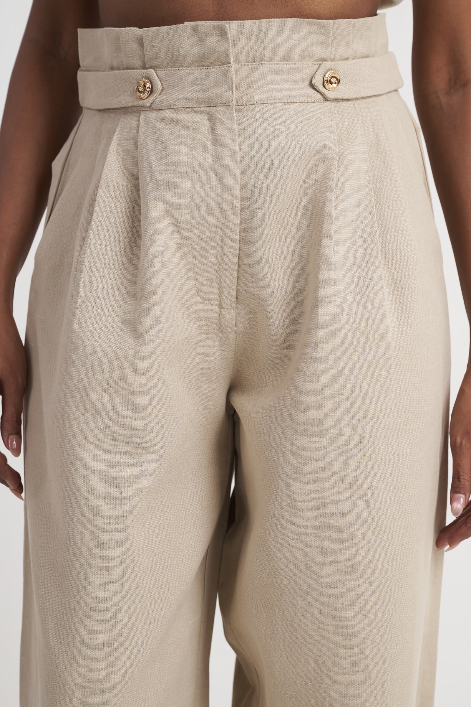 High-Rise Pleated Tapered Trouser in White Onyx