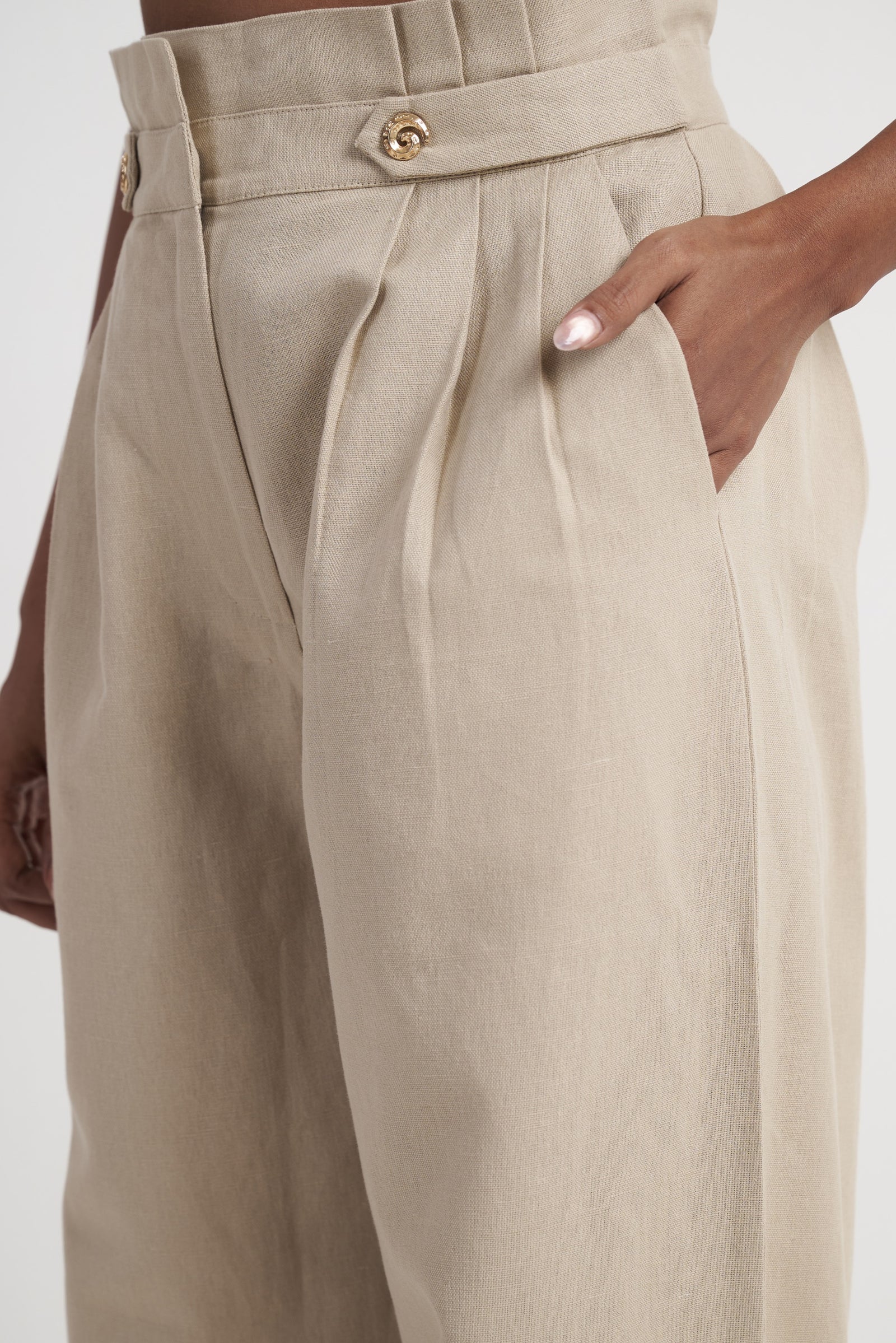High-Rise Pleated Tapered Trouser in White Onyx